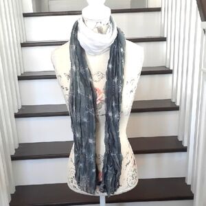 Old Navy long gauzy star & snowflake print Scarf 🍀